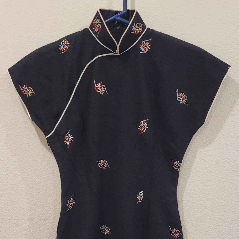 Vintage late 1940s\1950s Authentic CheongSam (Chinese gown)-black wool